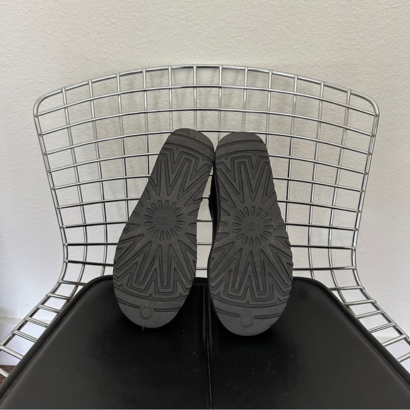 UGG Classic Ultra Mini in Black Leather - Picture 3 of 4